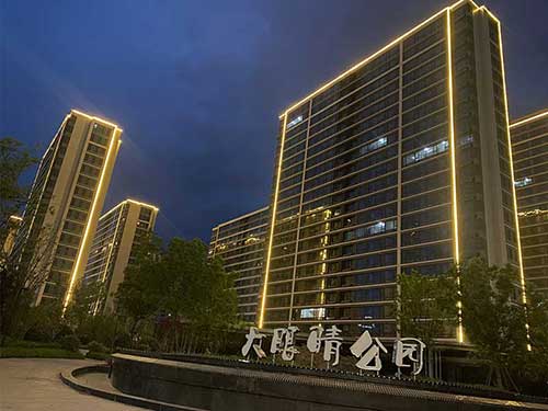 景觀亮化燈具選型避坑指南：LED、投光燈、線條燈如何搭配？